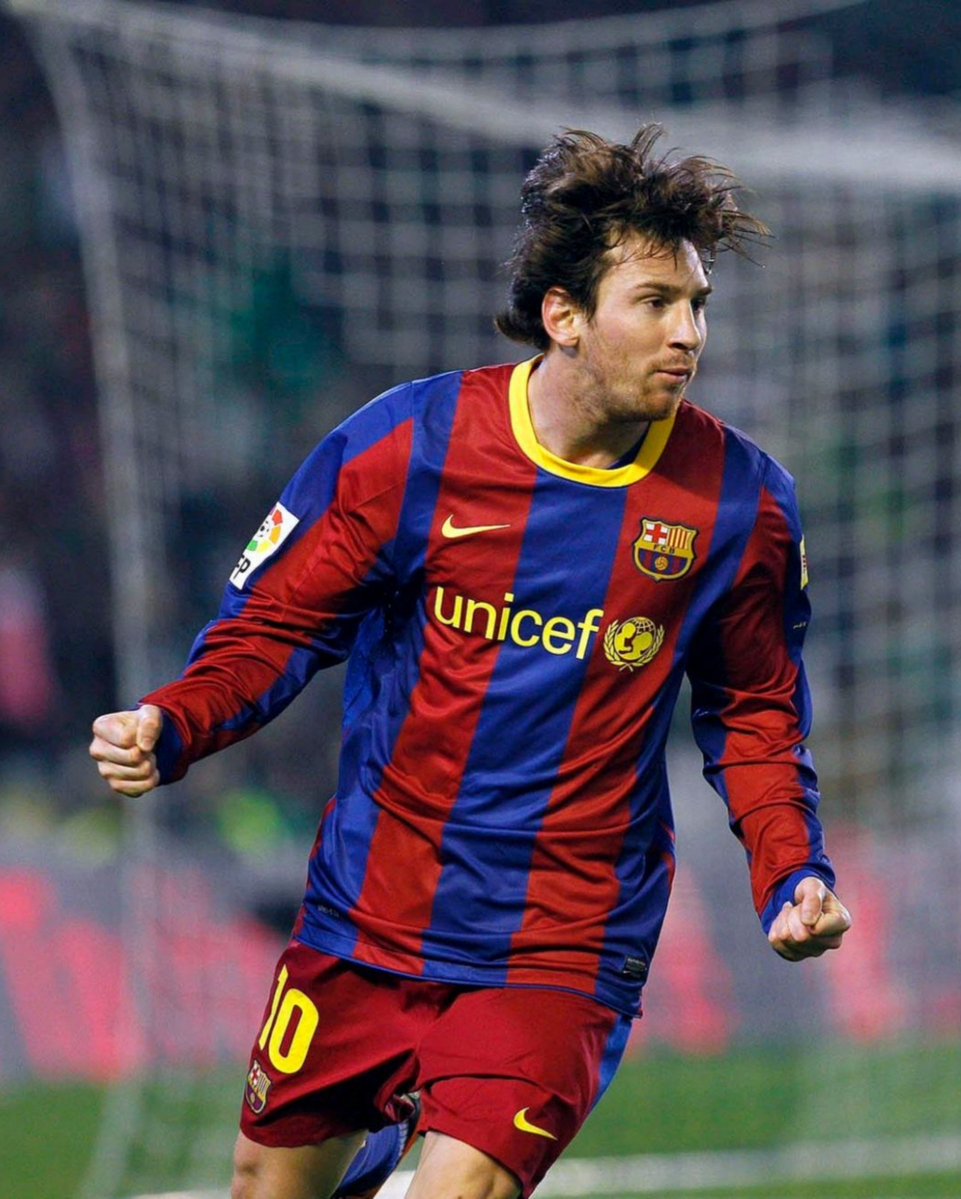 Lionelismo10's tweet photo. 🚨 DATO: La racha más larga de Lionel Messi con al menos 1 G/A en partidos consecutivos fue de 15 encuentros, desde el 05/01/2011 hasta el 02/03/2011.

Ahora, en 2026, lleva 13 partidos consecutivos con al menos 1 G/A desde el 15/08/2026 y hoy podría alcanzar los 14.

Lo logrará? https://t.co/2l2L1olcAG
