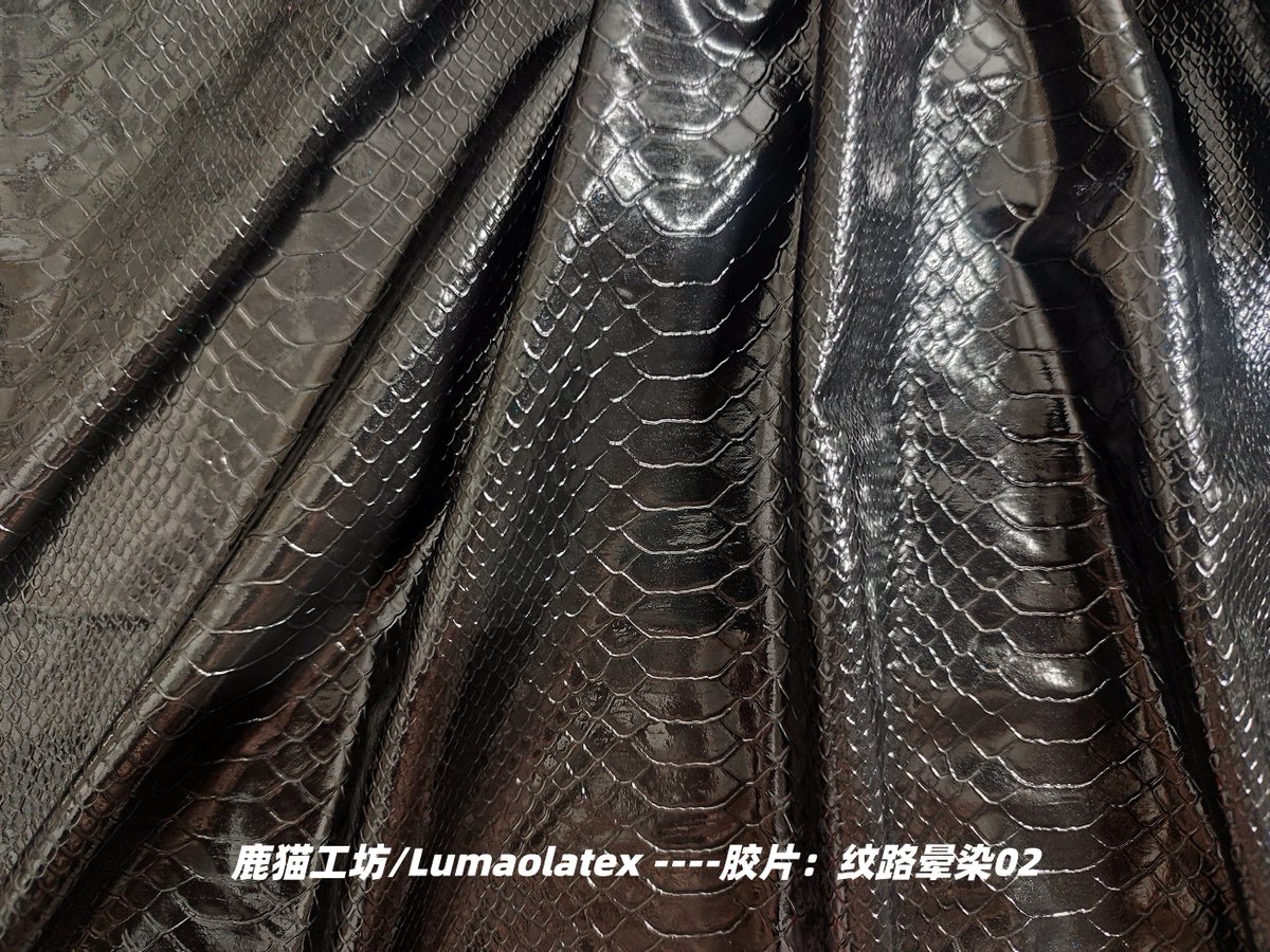 LumaoCrafts's tweet photo. ✨手工纯泰胶片材新品发布！
🧪独家配方、独特纹理，极致柔软。
📐尺寸：1000×1100mm | 厚度：0.45±0.05mm
💰价格：单片 288 | 3片套装 598 RMB（够做套170cm连体衣）
🔥超级福利：找我用该片材定制成衣，现享8折包干价 1098 RMB！一条龙搞定。
📩欢迎咨询！
#手作片材  #Latex https://t.co/MHxMUStoHm