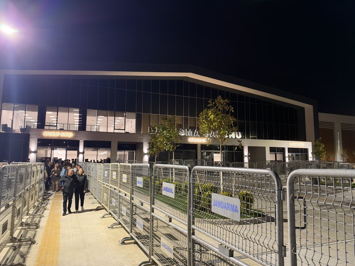 kayhanayhann's tweet photo. İBB Davası’nda aylar süren bir celseyi daha bitirdik. 2 hafta sonra 3. celse başlayacak. 

Biz yine burada olacağız. 

Abone olarak bağımsız gazeteciliği destekleyen herkese de ayrı ayrı teşekkürler 🙏 https://t.co/6YyM3TLsq8