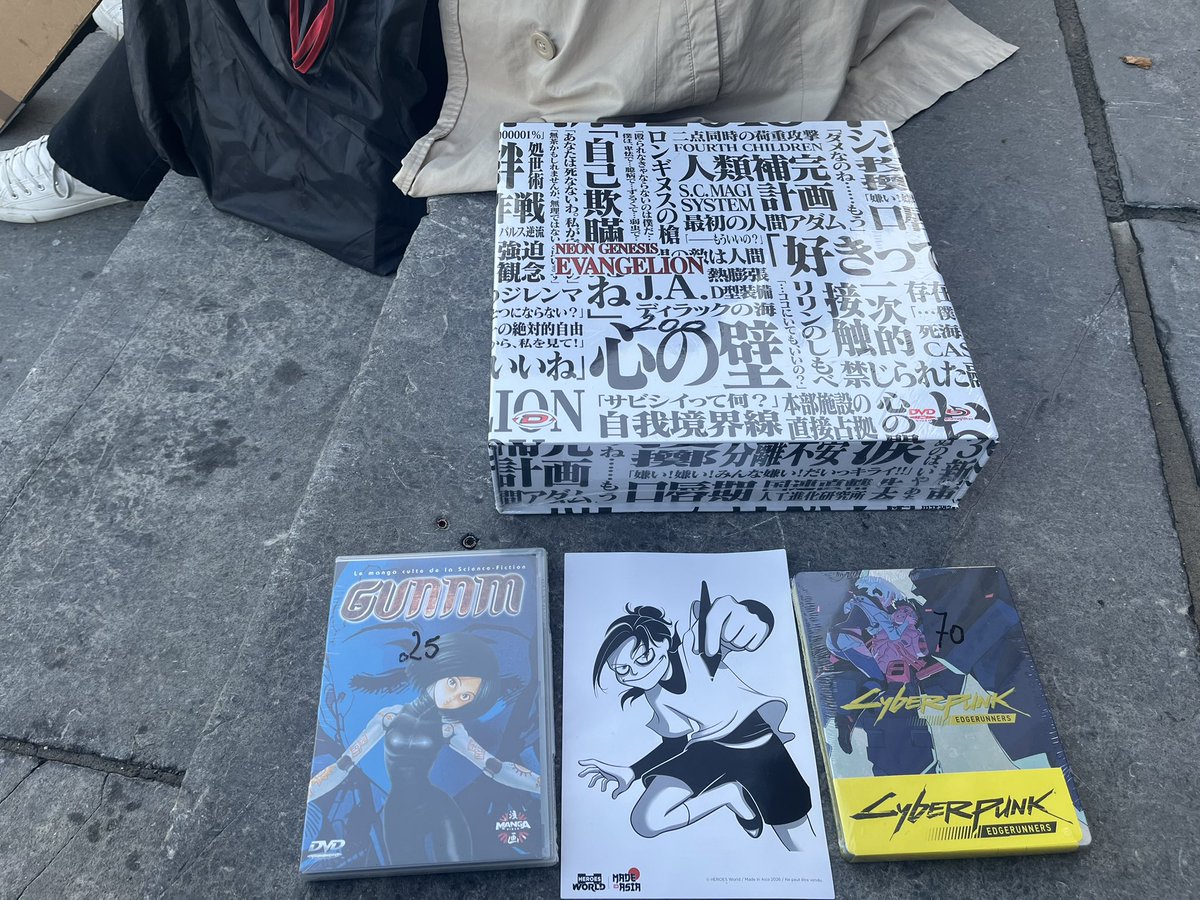 SallieMay97's tweet photo. For those asking I spend 285 € (I suck at converting into $ lol) for the stuff on the two last pictures #noregrets https://t.co/mdrvSOaO80