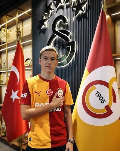 MutuHernandez's tweet photo. Batrakov işin hem kreatif hem de savunma yönünü çok iyi yapıyor eğer hoca yemezse harika bir oyuncu geliyor..
#GBvGS https://t.co/TeRQX3cyL4