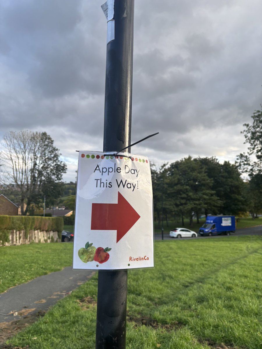 Amaze_Lab's tweet photo. We’ve had a brilliant day RivelinCo Apple Day 🍎🧪 Thanks so much for the invite and to the hundreds of people who joined us becoming Apple Detectives and Apple Scientists 🕵🏻‍♀️
What a fantastic community event 😃 https://t.co/ux2zbnRDQL