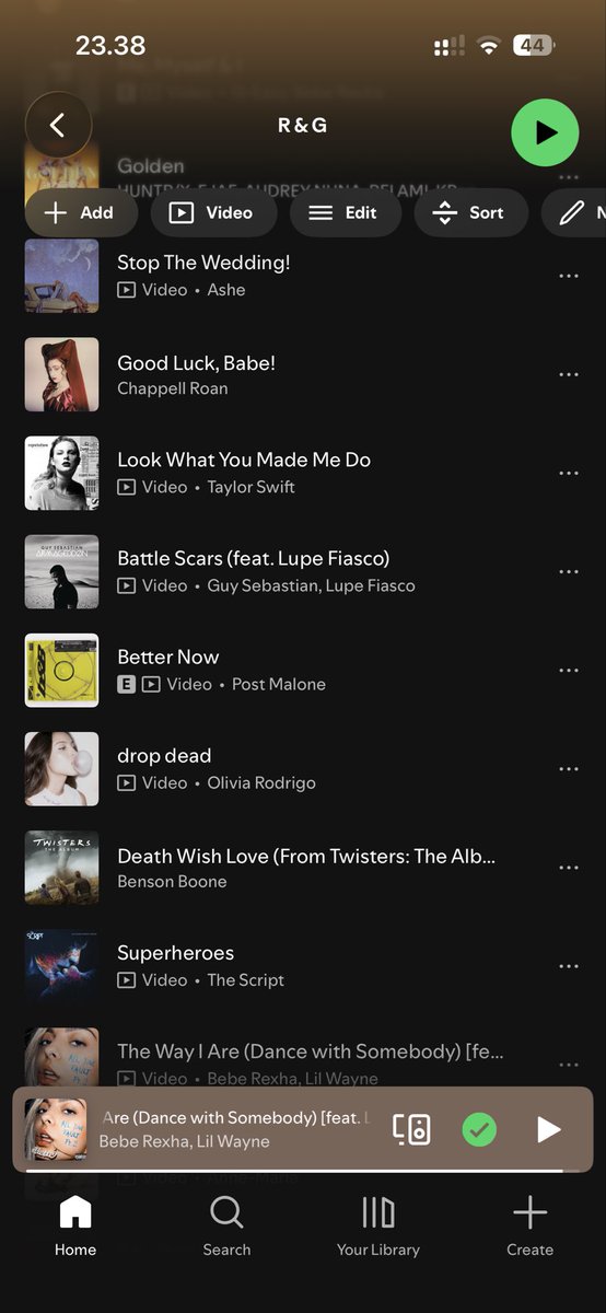 dntknowuyet_'s tweet photo. Recomended lagu yang vibes nya ke gini dong? Buat boots saat jogging sama running. 😋 https://t.co/WRieZILFeU