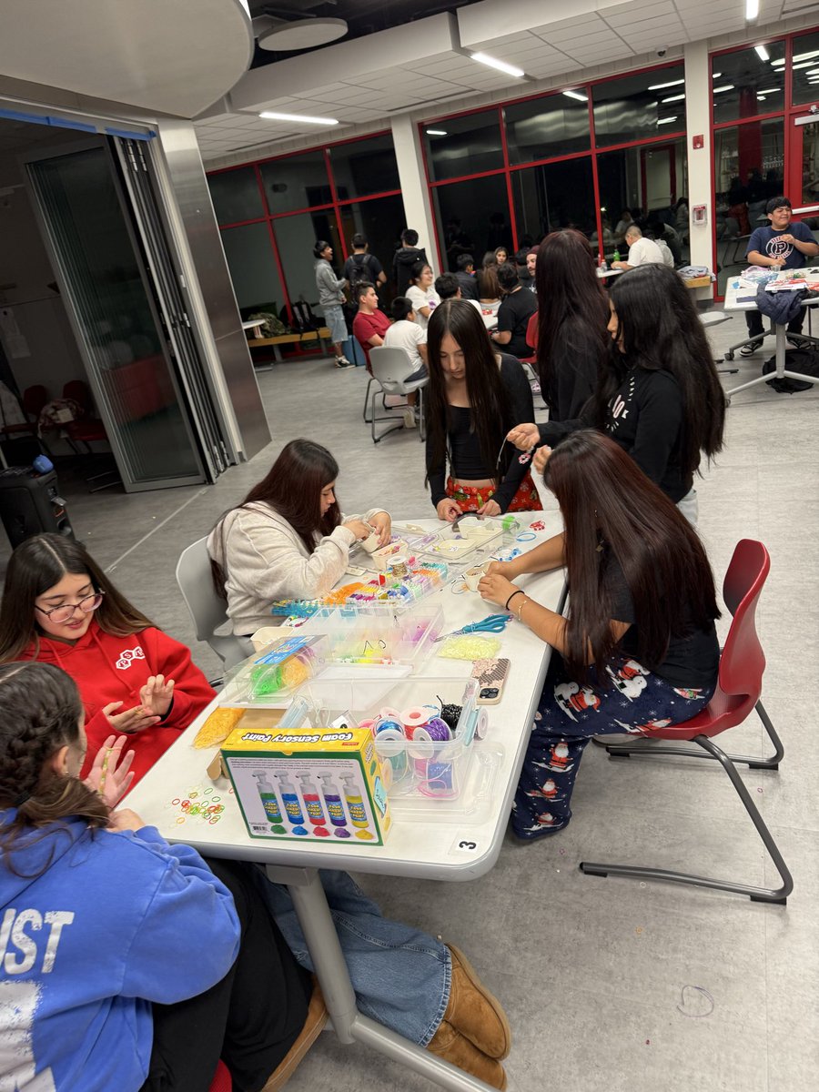 KernMojica1's tweet photo. Last night was a great night at Peekskill High! Thank you to our PBIS team and staff for making Movie Night a success. With 60 students in attendance, our Red Devils showed up and made it a night to celebrate!
@PeekskillCSD @KernMojica1 @DrJFerris @budhaiseudes #keepingthepromise https://t.co/lHtYKEzLEO