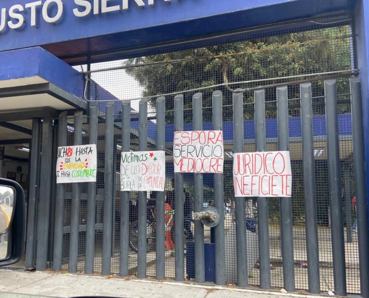 soy_tuari's tweet photo. Ojo aquí #UNAM su servicio de #espora es ineficiente, burocrático y ustedes no hacen nada. 💪🏽💙💛 no les importa atender, ni el bienestar de los alumnos. #fueraespora #PrepaUNAM #ENP3 #PORMIRAZAHABLARAMIESPIRITU https://t.co/NJHBF8sUjd