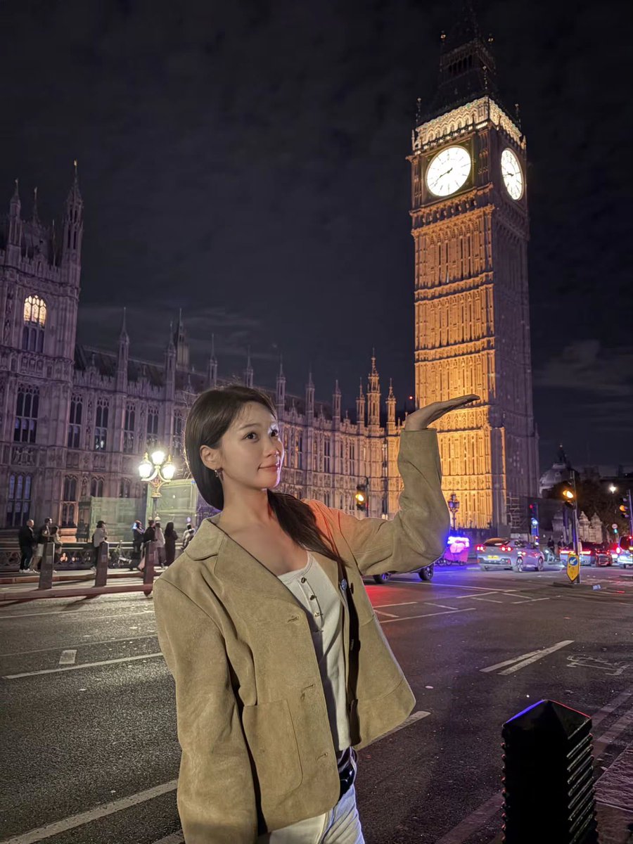sserapics's tweet photo. CHAEWON IN LONDON https://t.co/ZoUa1HcNiE