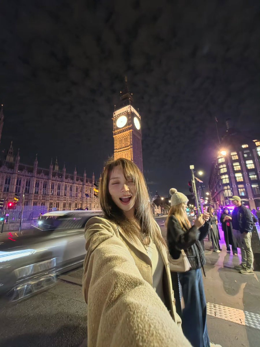 sserapics's tweet photo. CHAEWON IN LONDON https://t.co/ZoUa1HcNiE