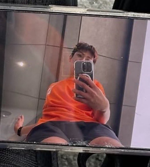 mooonbunny's tweet photo. good to see the posing only keeps getting fruitier throughout the years https://t.co/txhKUCtqZq