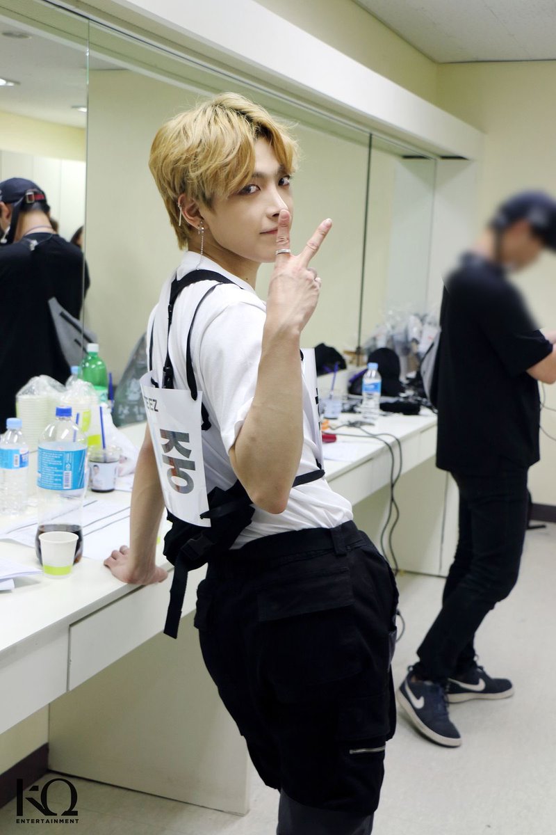 mooonbunny's tweet photo. good to see the posing only keeps getting fruitier throughout the years https://t.co/txhKUCtqZq