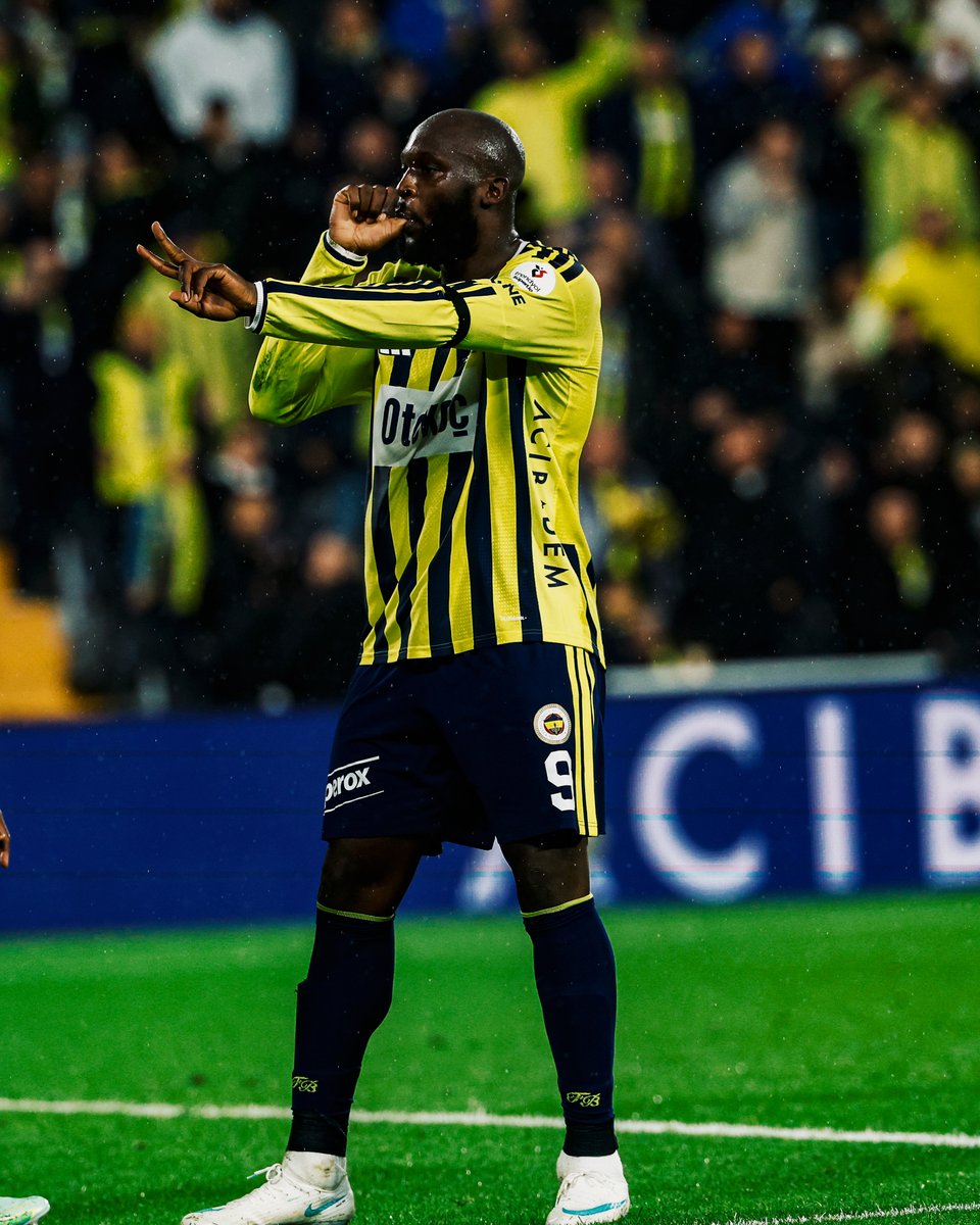 Fenerbahce's tweet photo. Big Rom! 💪 https://t.co/g5roR1BZPs