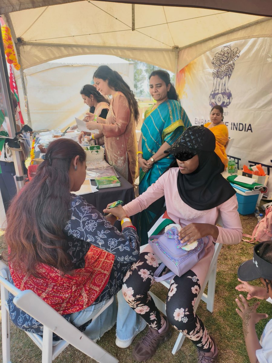 IndiainZimbabwe's tweet photo. Embassy participated in the Diplomatic Spouses Association (DSA) Charity Event, showcasing India’s rich cultural heritage through traditional Indian clothing, handicrafts, artefacts and a variety of Indian cuisine. The Embassy staff also marched together as a group in the DSA parade, which featured participation from various countries, celebrating cultural diversity and promoting friendship and unity within the diplomatic community.

@MEAIndia @MOTHI_ZIMBABWE @diaspora_india @IndianDiplomacy