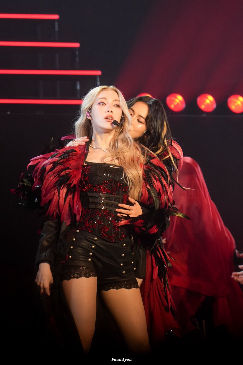 wefoundyouu's tweet photo. Dracular 🧛🏻🧛🏻‍♀️

THE WORLD BETWEEN LINGORM D1
#LingOrmBetweenUsConcertD1
#หลิงออม #LingOrm https://t.co/XghBi7hjIB