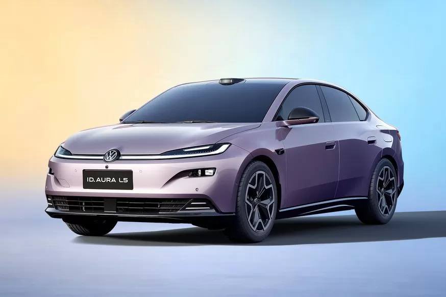 CarHome007's tweet photo. 🇨🇳 VW ID.Aura L5 is coming! ⚡

🚘 4.88m electric liftback
⚡ 211 hp single-motor version
🛞 AWD dual-motor version planned
🚪 Frameless doors &amp; hidden handles
🛰️ LiDAR-assisted driving tech
📅 Sales expected by year-end

Price &amp; range? Still under wraps! 👀 https://t.co/EoBGdl5NuK