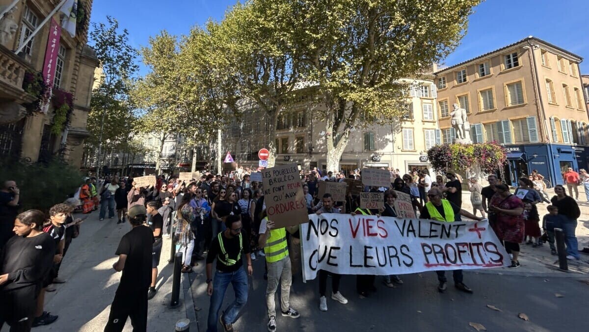 LaProvenceSalon's tweet photo. À Salon-de-Provence, des manifestants nombreux mais pacifistes ont défilé du centre-ville jusqu'à Leclerc
👉 https://t.co/jaCxPldiW5 https://t.co/JUwyuKVe5m
