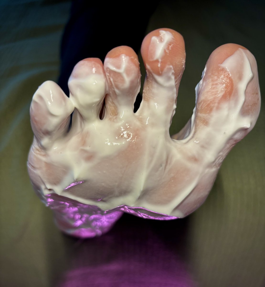 MasterVonn's tweet photo. Ratto schifoso, la merenda è pronta! 

Esci dalla fogna da cui provieni e vieni a pulirmi i piedi. 👅

Questa sarà la tua dieta d’ora in poi.

(Quando ti va bene!)

#findom #footfetish #feet #piedi #master #padrone #slave #schiavo
#loser #sfigato #footslave #paypigs https://t.co/x4rQDwuFPk