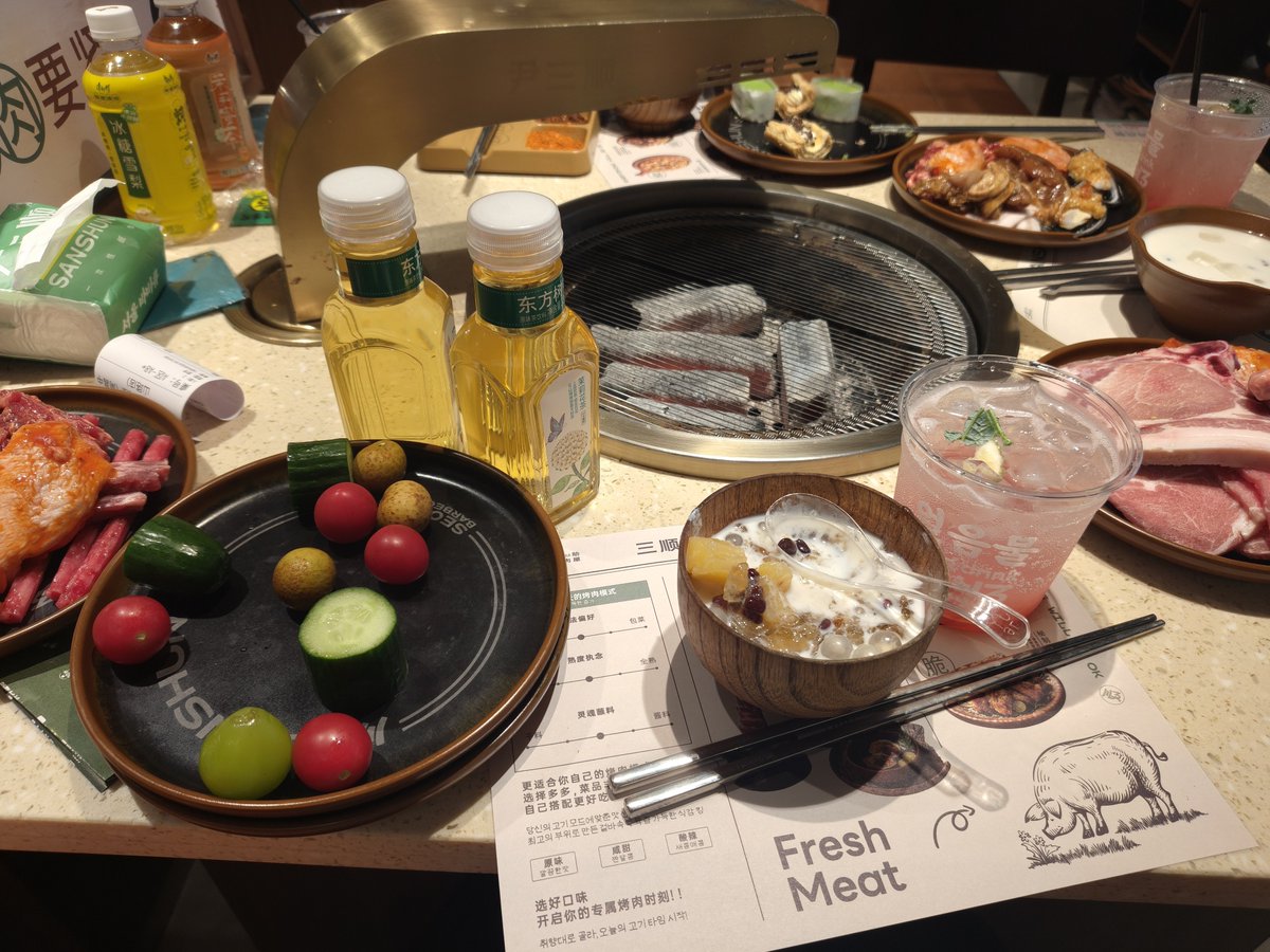 hp1695970987's tweet photo. 好像每天都在吃吃吃，谁懂这个鸡翅真的很美味啊呜呜呜 #男大 #觅食 #南昌 #cpdd https://t.co/2jRq698vWp