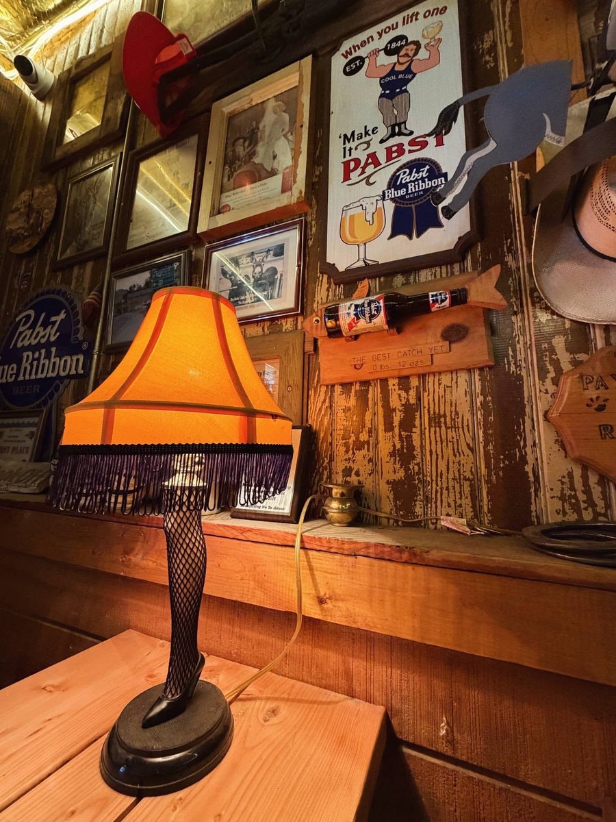 FrontierTerr's tweet photo. Well, look who’s kicking up their hooves again! Happy Burro Saloon is reopening just in time for #BeattyDays2026! Stop in for chili, cold brews &amp; live tunes from Lounge Orfanz Oct. 30 &amp; 31 at 7pm. 🫏🌶️🍺🎸

AND they’re hiring! Apply at https://t.co/sfUEju3AYx.

#FrontierTerritory https://t.co/evTvR9TMfQ