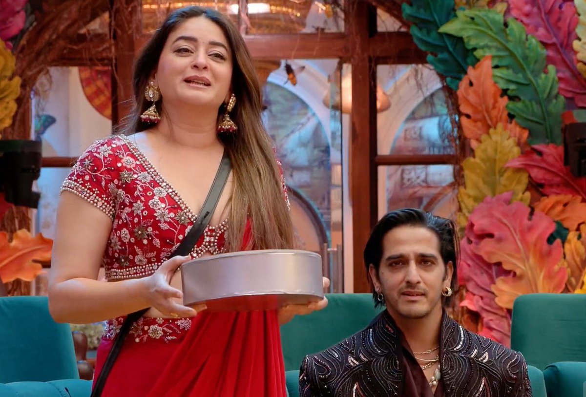 Anubhav_Memerz's tweet photo. The way Mahhi and Manish showed their Aukat during #WeekendKaVaar

These both Nidhi's client used Qazi whole week &amp; when they saw things went against #QaziTouqeer this week

Mahhi-Manish both talked against Qazi..

Qazi Should be totally solo...
#BiggBoss20 #BB20 @HotstarReality https://t.co/IuQdq5aNZT