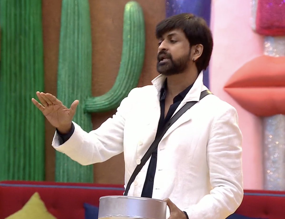 Anubhav_Memerz's tweet photo. The way Mahhi and Manish showed their Aukat during #WeekendKaVaar

These both Nidhi's client used Qazi whole week &amp; when they saw things went against #QaziTouqeer this week

Mahhi-Manish both talked against Qazi..

Qazi Should be totally solo...
#BiggBoss20 #BB20 @HotstarReality https://t.co/IuQdq5aNZT