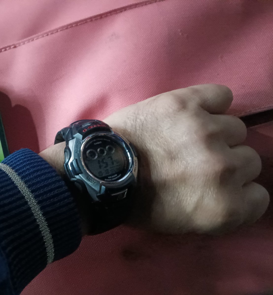 MAki354914's tweet photo. 路上ライヴ。
…バレーコードが押さえられん……。まぁええわ。
拙宅へと向かいます。 https://t.co/n9kNsq5JLW