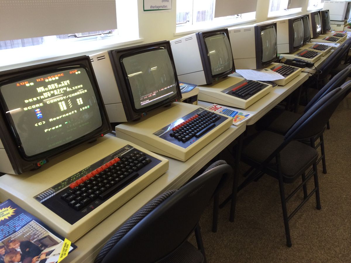 YesterdaysBrit1's tweet photo. A British school in the 1980s.
And who got their first taste of information technology on these BBC computers? https://t.co/qB6v7nLJXx