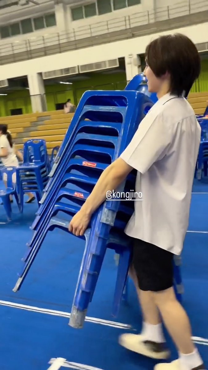 dumboosunday's tweet photo. แย้วลงพื้นที่ช่วยปัยช่วยทีมด้วยฮือ รักอ้วม t—t https://t.co/E1iUtDVIIF