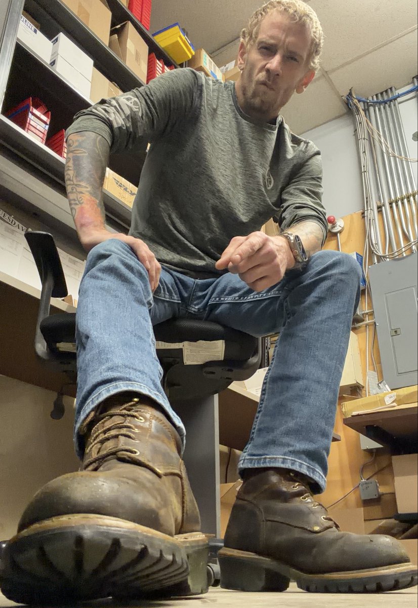 MasterOvrDraft's tweet photo. Those boots aren’t going to admire themselves. https://t.co/anLMVf8lTa