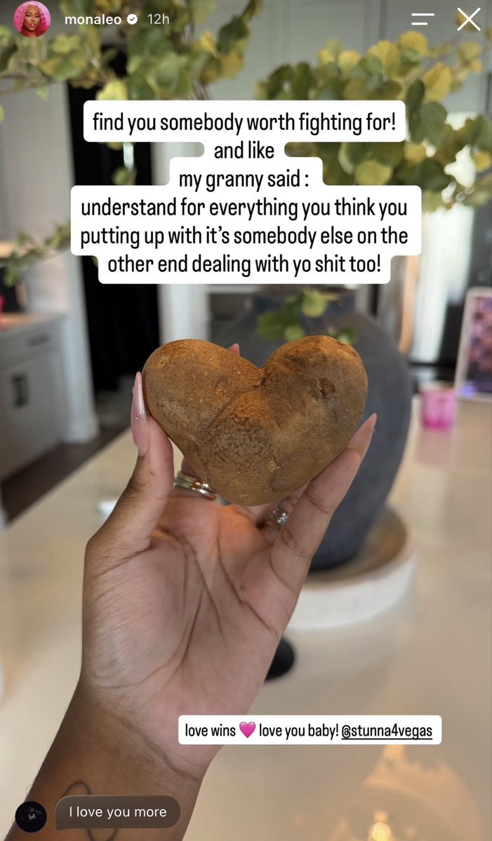 SunnyBanks_'s tweet photo. Monaleo showing some love to her husband Stunna 4 Vegas 🥹😍 https://t.co/03JHqvxRAL