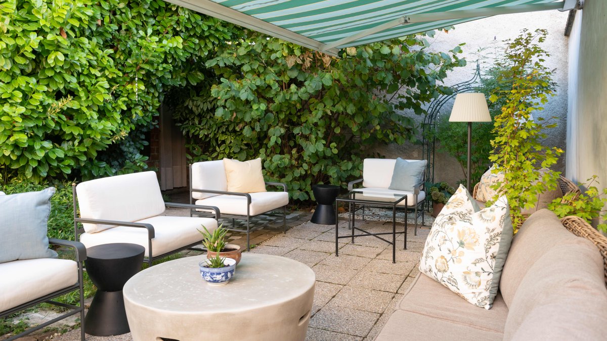 MansionGlobal's tweet photo. A Chicago Couple Chased Their Champagne Dreams With This €1 Million French Home Renovation https://t.co/ao4j8p0upu