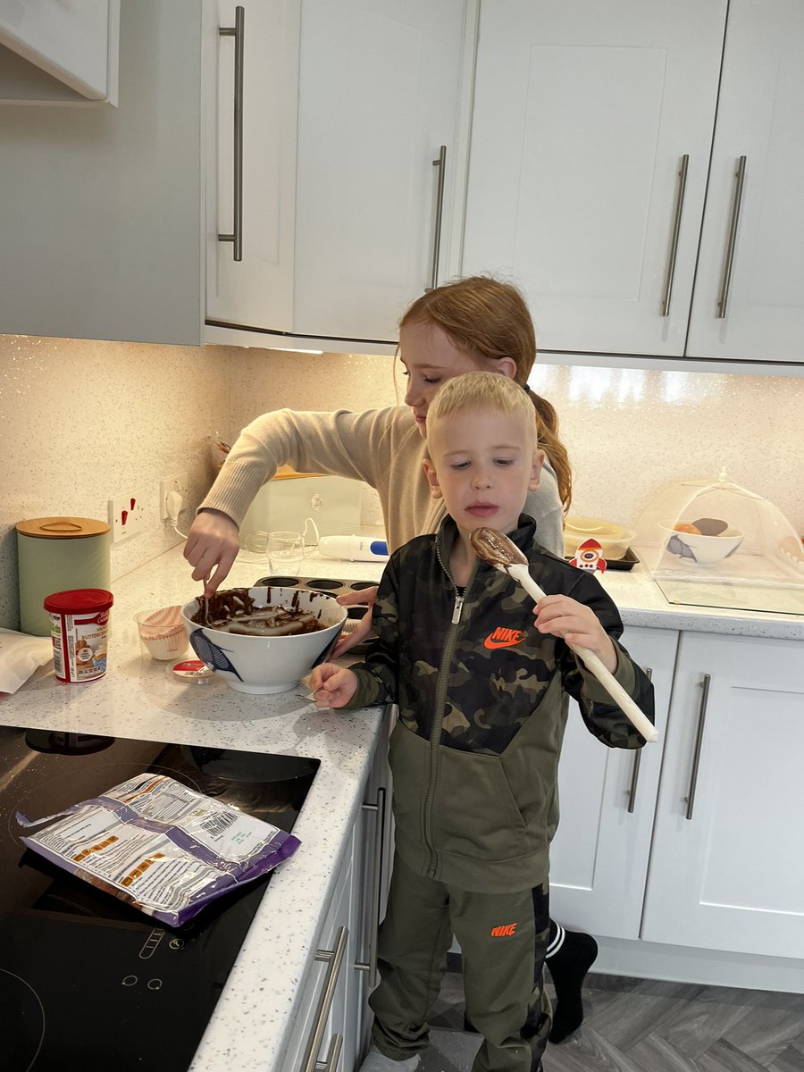 sueflint13's tweet photo. Great day with Marni &amp; Roman baking, playing, making etc. Licking the spoon AND the bowl 👅😋😂💕🧁🧁 https://t.co/nhgm1QfHGe
