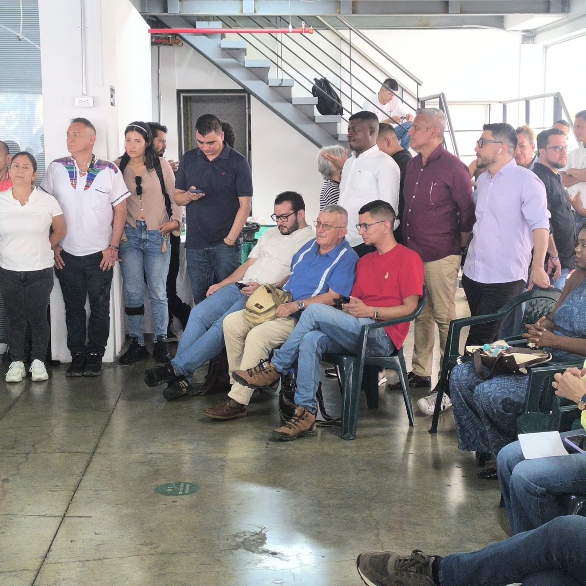GildardoSilvaPH's tweet photo. Hoy participamos en la Asamblea convocada por el Pacto Histórico, un espacio de encuentro entre liderazgos y organizaciones sociales que creen en la fuerza de lo colectivo, la organización popular y la construcción de un proyecto común.

#PactoHistórico #UnidadPopular https://t.co/5SPcAVNLBS