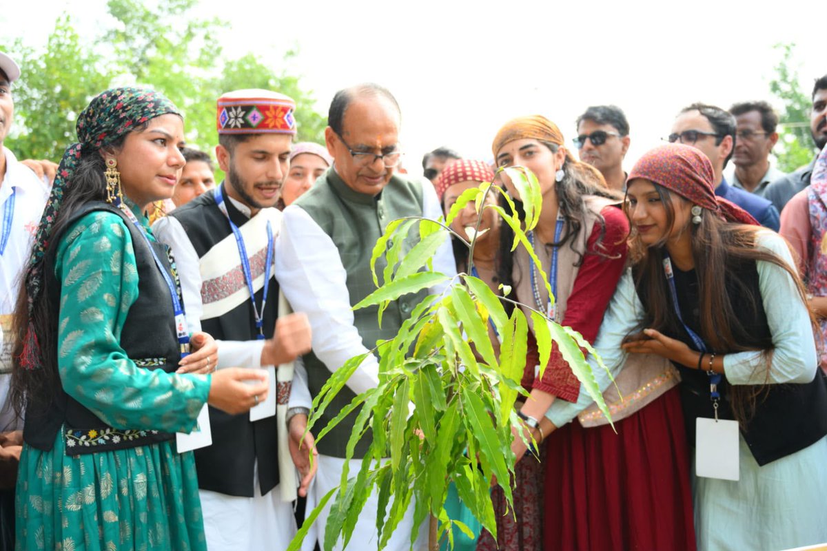 MYBharatHQ's tweet photo. One Nation. One Spirit. Yuva Shakti for Viksit Bharat!   

From patriotism to environmental action, the National Vande Mataram Youth Camp 2026–27 in Bhopal brought together youth from six states for an inspiring interaction with Union Minister Shri Shivraj Singh Chouhan.  

With plantation drives, the Nasha Mukt Bharat pledge and cleanliness initiatives, young changemakers reaffirmed their commitment to a cleaner, stronger and Viksit Bharat @ 2047.  

Inspired by the nation. Empowered to lead.  

#MYBharat #VandeMataramCamp

@YASMinistry @_NSSIndia @mansukhmandviya @khadseraksha @ChouhanShivraj @mybharatbpl