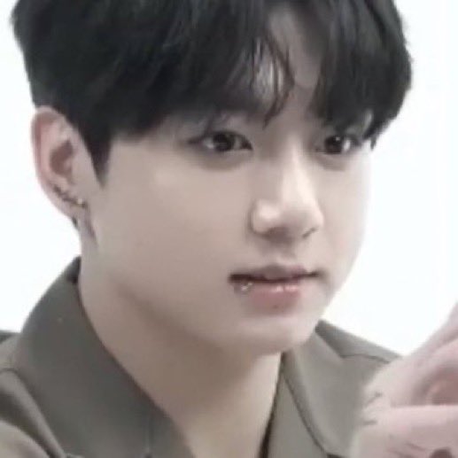 koogifs's tweet photo. jungkook: “my cheeks aren’t easy to eat” 
also jungkook: https://t.co/lCynwVW2of
