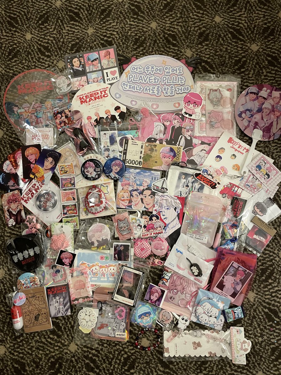 pllihi_dron's tweet photo. thank you for all the lovely interactions and  trades i had at the concert today !!! Its always so nice meeting pllis☺️ 

when i have the energy i’ll tag everyone who has their users written on the freebies🫪againnn, thank you!! Hope you all had a great time at the concert🫶 https://t.co/xumdlHvZxS