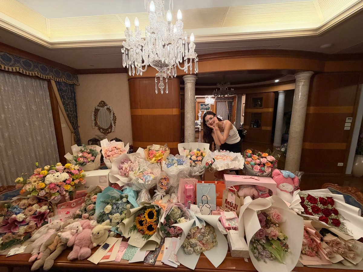 pineare's tweet photo. จิ๋วมาแล้วววว จะตั้งใจอ่านจดหมายทุกฉบับอย่างดีเลยนะคะ ขอบคุณที่สละเวลามาหากันนะ💗
#BuiltInLoveFirstEP #pineare
#ลักยิ้มของพายอาร์ https://t.co/x3vV0Z9k3d