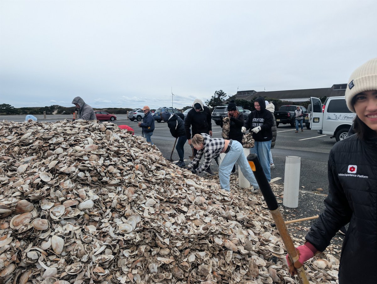 complexsplit's tweet photo. had a fun time this morning volunteering at island beach state park with @IslandBeachNJ. we were making bags of shells. https://t.co/kqKFpTWnXt