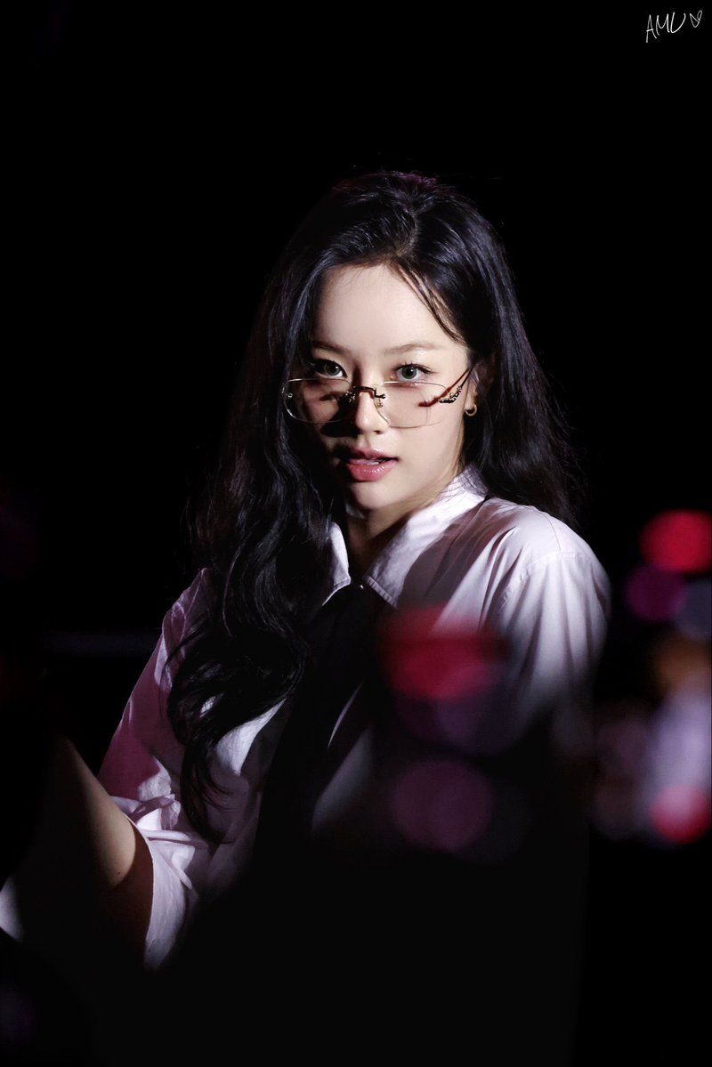 _hyeripotter's tweet photo. I WOULD LIKE TO REMAIN RESPECTFUL HUMAN BEING, BUT THIS WOMAN IS TESTING MY CHARACTER, MY HEART RATE, AND MY WILL TO LIVE ALL AT ONCE. 🧎🏻‍♀️🧎🏻‍♀️🧎🏻‍♀️🧎🏻‍♀️🧎🏻‍♀️

#HYERI #LeeHyeri https://t.co/U31Tc6XIvM