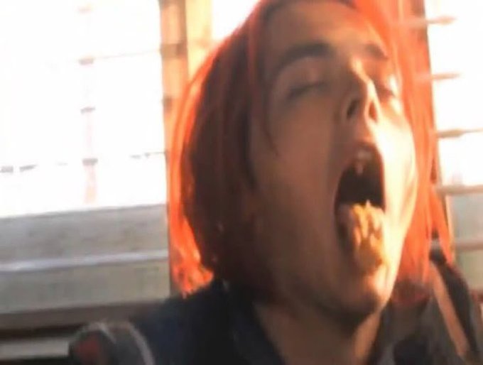 Mcrhatetwt's tweet photo. chewing with your mouth open is disgusting #yuckkkkk https://t.co/2HG2UNYBgq
