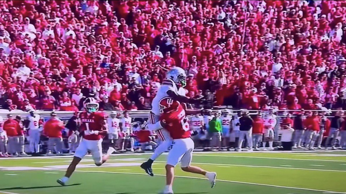 GTO_Diaper's tweet photo. These commentators are awful in Ohio State/Indiana… “he just tracks that ball down” 😆 defender doesn’t turn and has him wrapped up before balls gets there.  No PI

Big 10 officials may be worse than NFL https://t.co/J6xQQvMkKp