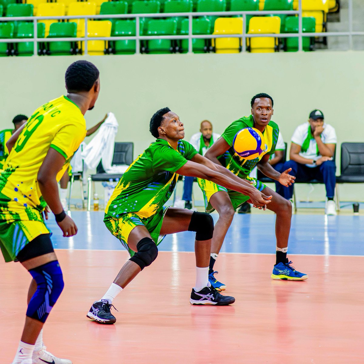 Rw_Volleyball's tweet photo. #RNVL 2026 - 2027
Phase I, Round I
📍Petit Stade
📌Live Games Updates (Men)
In Action: REG V🔴 1-1 EAUR🟢
(25-22, 21-25)
#RwandaVolleyball https://t.co/zIhlijWMyK