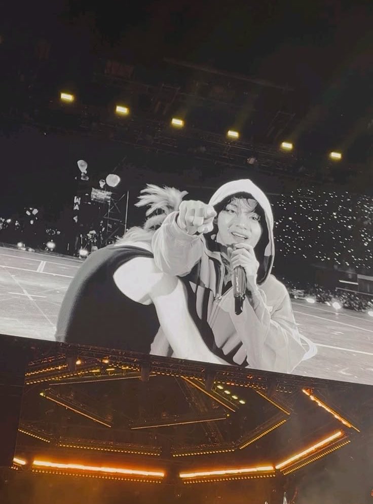 V9noor's tweet photo. THESE PICTURES OF VMIN > https://t.co/VCBrrKYiVP