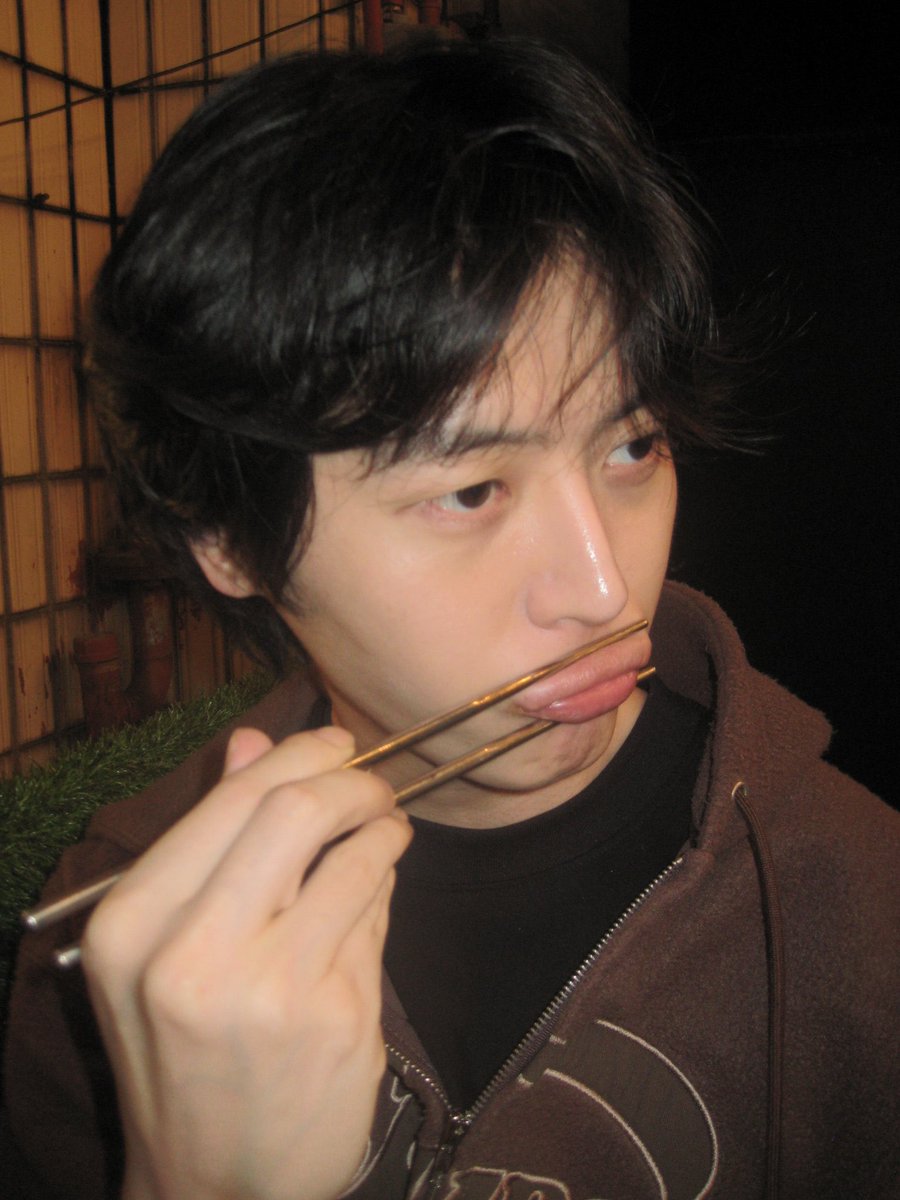 ekucucum25_'s tweet photo. 아 이남자가
어딜가도
내여자들을 위한 사진을
영원히보냄..

그것도이쁘게……. https://t.co/HM4g5cJOtJ