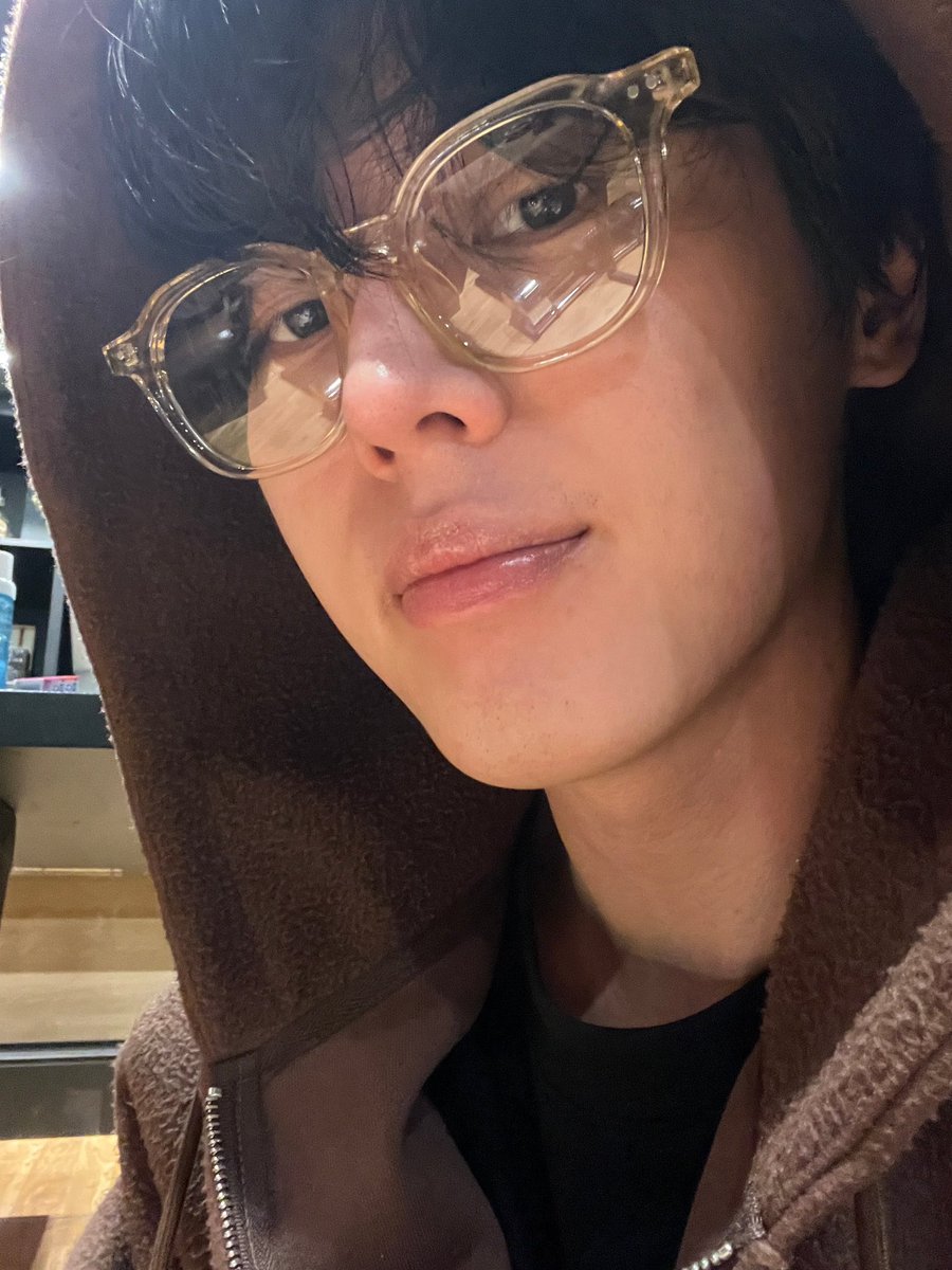 ekucucum25_'s tweet photo. 아 이남자가
어딜가도
내여자들을 위한 사진을
영원히보냄..

그것도이쁘게……. https://t.co/HM4g5cJOtJ