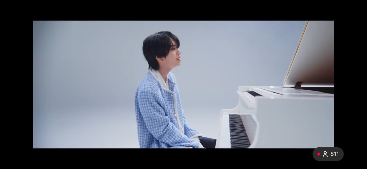 Ol_l2_O6's tweet photo. MAZZELステーション聴きながら寝る準備した😴💤明日も準備中ずっと流しておこ〜っと！！EIKIの虹聴けたので今日も一日幸せだった🌈🌟 https://t.co/fD970r0JQ7
