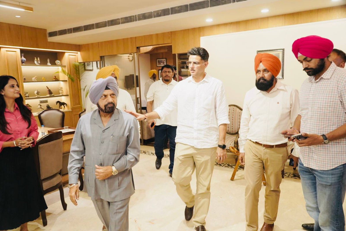 SachinPilot's tweet photo. अजीत समाचार पत्र के मुख्य संपादक डॉ. बरजिंदर सिंह हमदर्द जी से मुलाकात की।

पूरी टीम को उज्ज्वल भविष्य के लिए हार्दिक शुभकामनाएँ। https://t.co/Ok9AwtkpX0