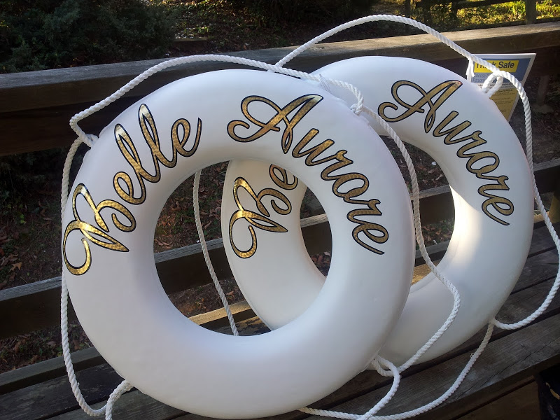 DesignsandSigns's tweet photo. Matching gold leaf life rings for Belle Aurore ⚓ Dark blue outline, lettered by hand so the pair matches. Made in Edgewater, MD, shipped anywhere.

https://t.co/LRTClGIFW7

#liferings #boatname https://t.co/Z9kXddrM3u