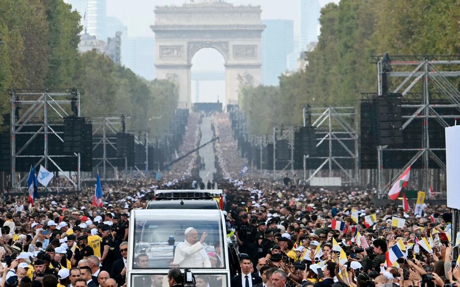 margauxtaillef2's tweet photo. Leur France / Notre France https://t.co/bE9RWOcP4C
