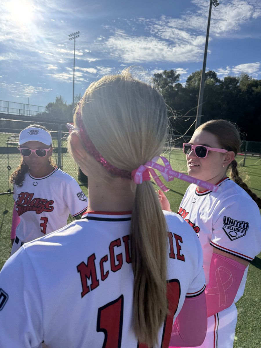 blazeunited14's tweet photo. 🎀 In honor of Breast Cancer Awareness Month, we stand with those facing cancer, celebrate survivors, and remember those we have lost. We honor their strength and courage, and the families who stand beside them. 💗 @texasblazefastpitch @jbsportsmedia @jbslimp #cancerawareness https://t.co/bDaJpXo6Au