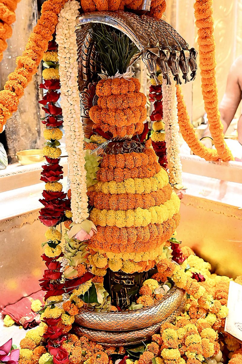 ShriVishwanath's tweet photo. श्री काशी विश्वनाथ जी की श्रृंगार आरती I https://t.co/usSVLm2LYO