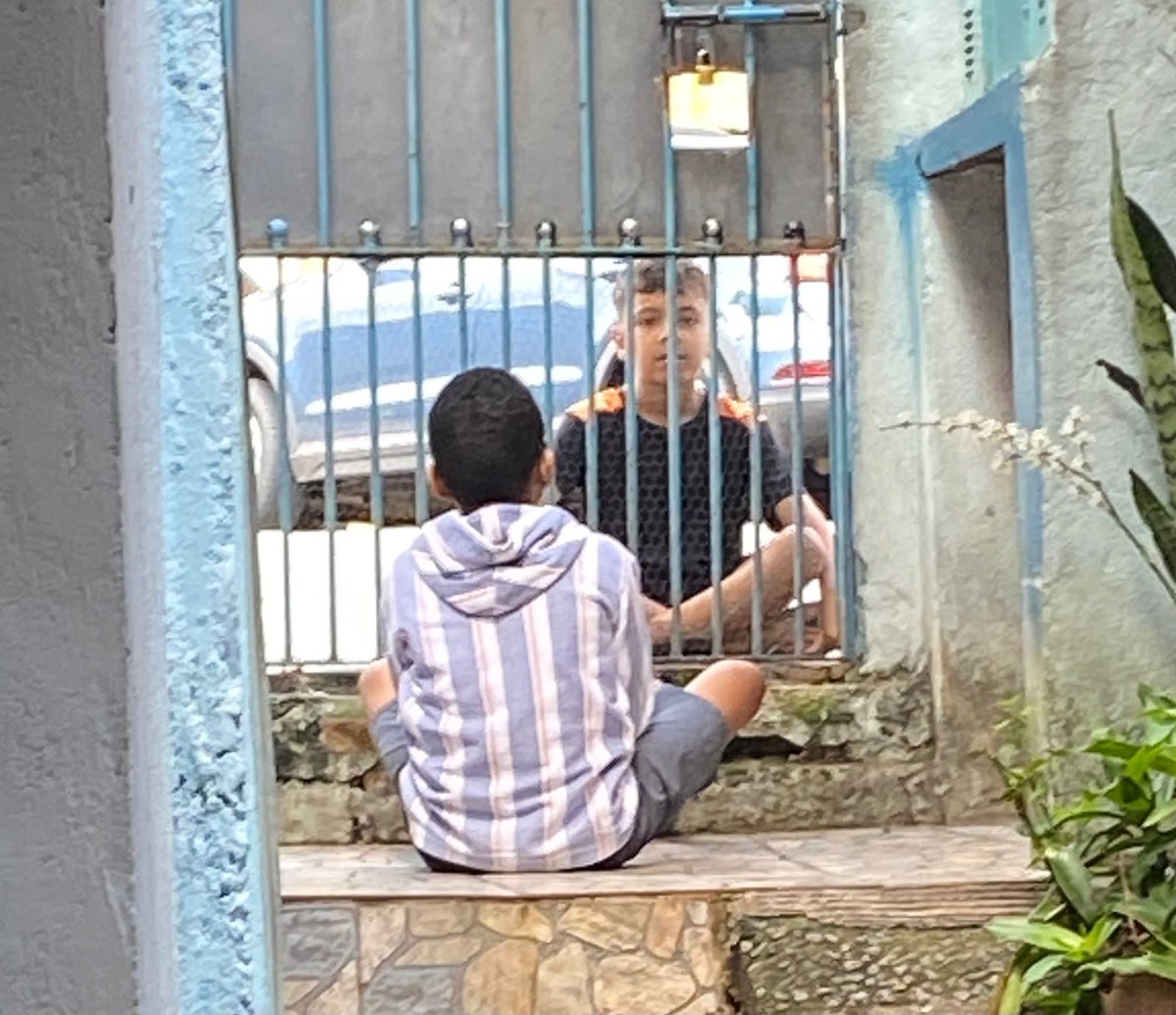 v4mpaeri's tweet photo. gente meu sobrinho e o amigo dele? https://t.co/l0yaTyHOBi